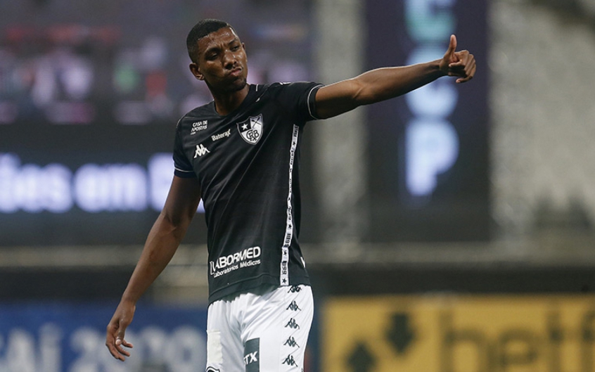 Kanu, zagueiro do Botafogo.