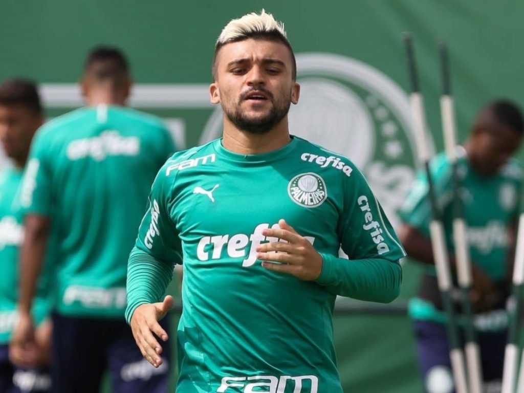 Victor Luis, lateral do Palmeiras.